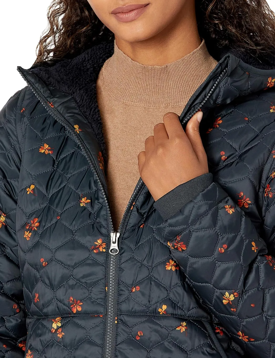 Amazon Essentials Women's Lightweight Quilted Full-Zip Water-Resistant Sherpa-Lined Hooded Puffer Jacket