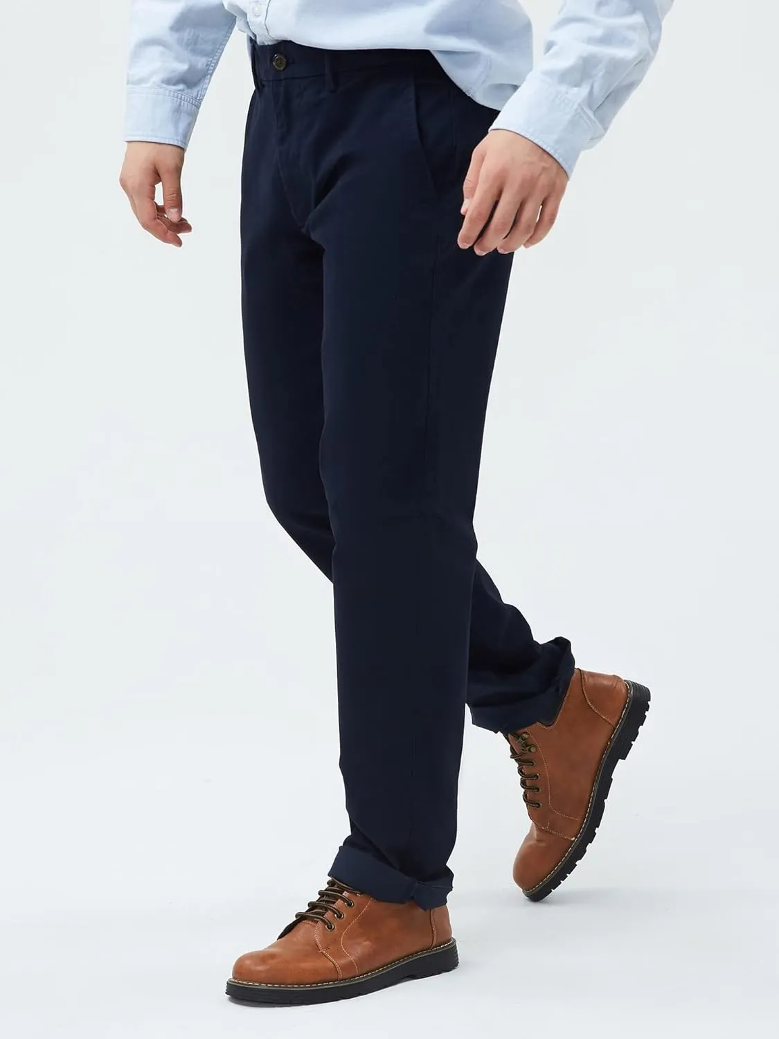 GAP Men's Essential Straight Fit Khaki Chino Pants